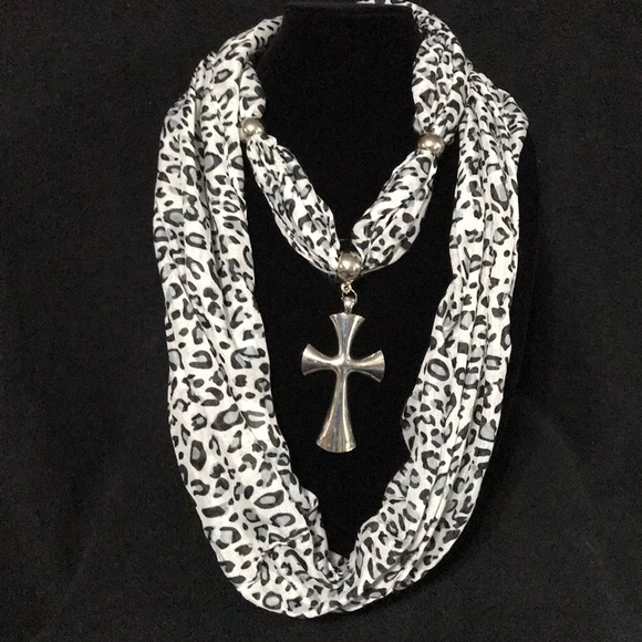 Accessories - 🔴 Animal Print Infinity Scarf w/ Cross Pendant